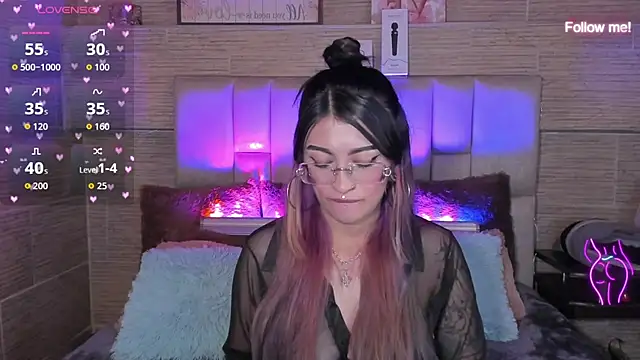 mia_devine_ webcam