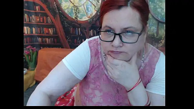 PlayfullMature live cam on StripChat