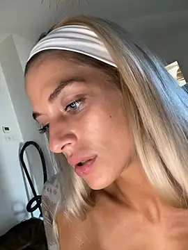 Bellalolahot webcam