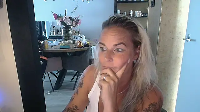 xMystiqueMavenx webcam