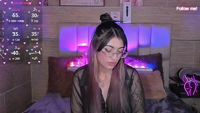 mia_devine_ webcam