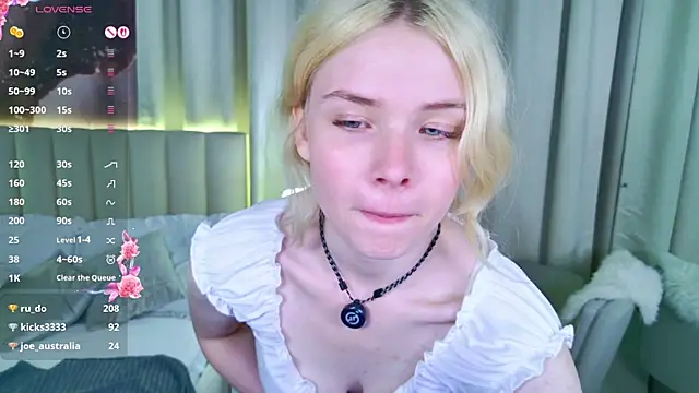 ChloeWells webcam