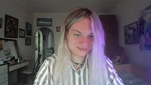 milliKira006 webcam