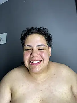 Hailey_Curvy