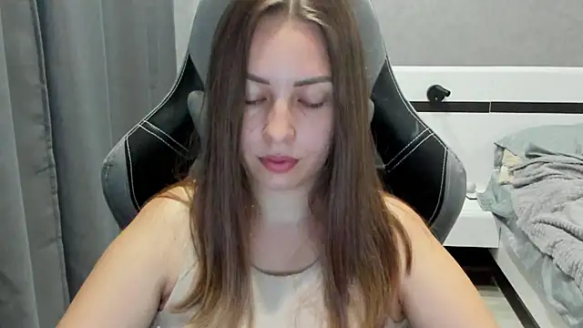 Mia_shy1 webcam