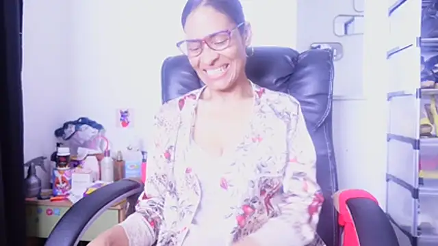 Aries_Mature webcam