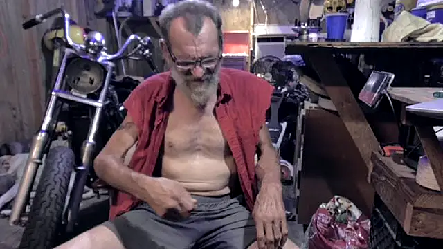 aldick68 (M mature) - a Thousand and I'll play with my anl toy