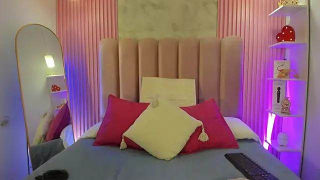ArianaRougee webcam