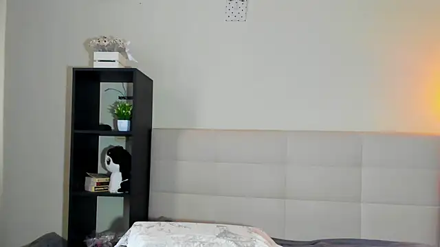 Tune_Godnesss live webcam show