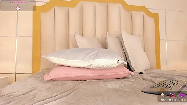 TahliaMoreau webcam