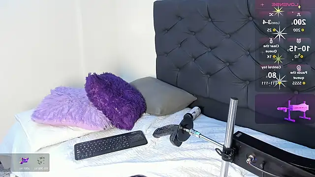 KaylieRousse live cam on StripChat