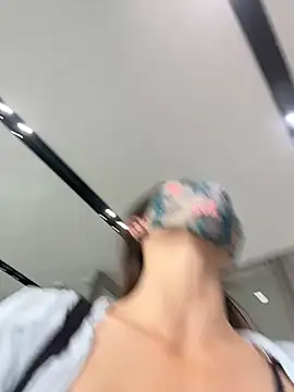 kiss_loo live webcam show