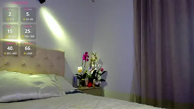 holly444_ live cam on StripChat