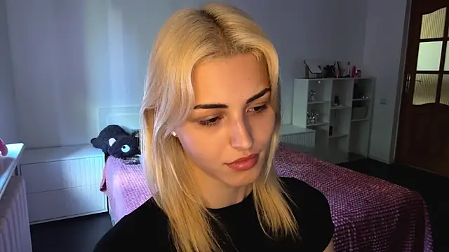 neweva_ live cam on StripChat