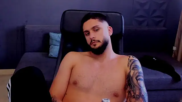 TroyWadee live cam on StripChat