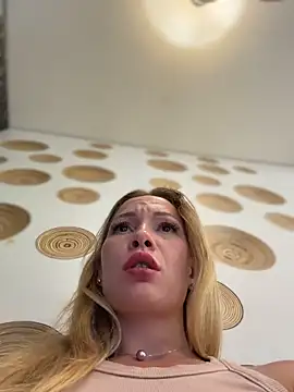 lavenderhot (F young) - 2 finger in pussy