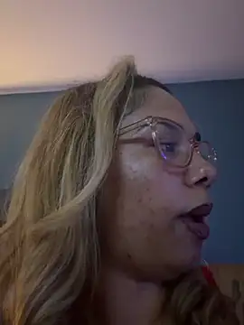 FamousBarbieDoll webcam