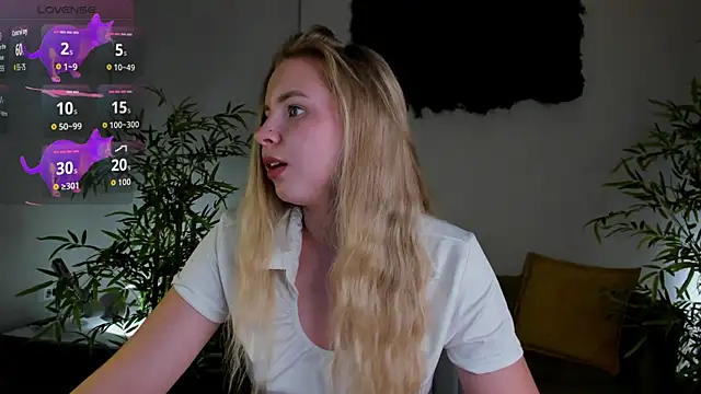 Linda__Bloom live cam on StripChat
