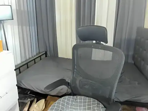 XTsUncutMargauxX webcam
