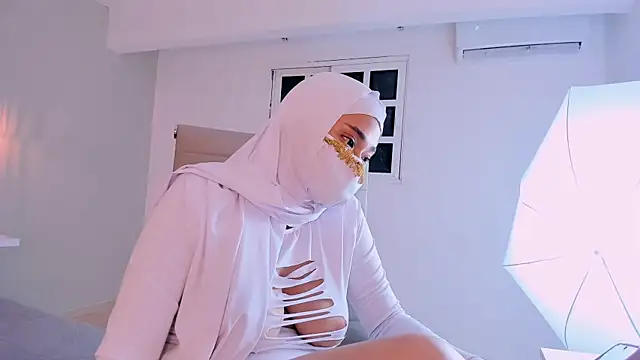 LittleNoor live cam on StripChat
