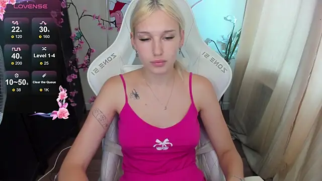 EvelinaLuu live cam on StripChat