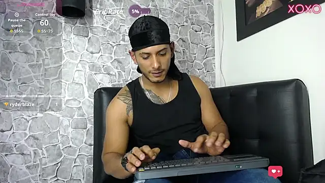 Chris_Dick23 live cam on StripChat