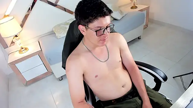 carlos_brinez (M twink) - Naked + oil body