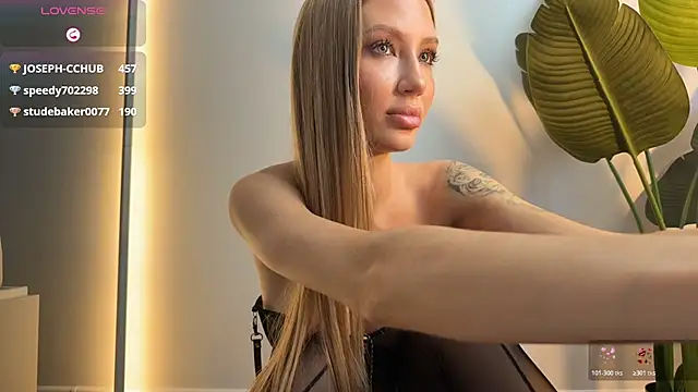 Betty-0_0 live cam on StripChat