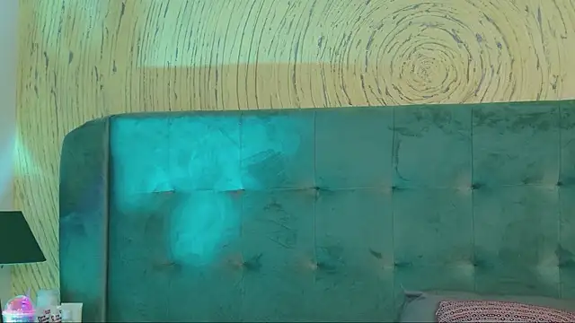 Daniela-Crudu webcam