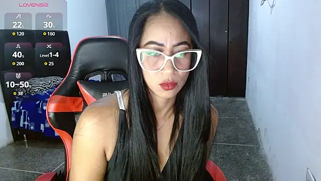 emiliklauss22 - Emiliklauss22's free webcam - UK Sex Cams