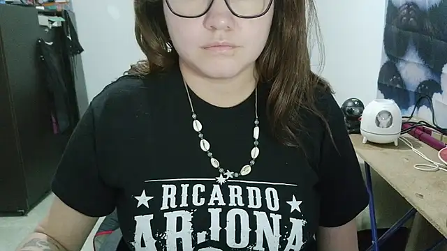 curly_greeneyed webcam