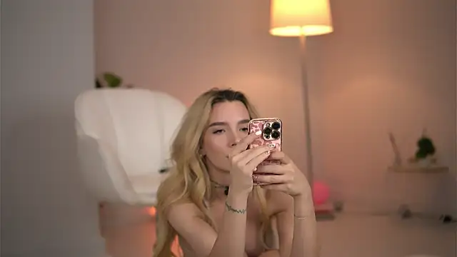 SvveetLuna webcam
