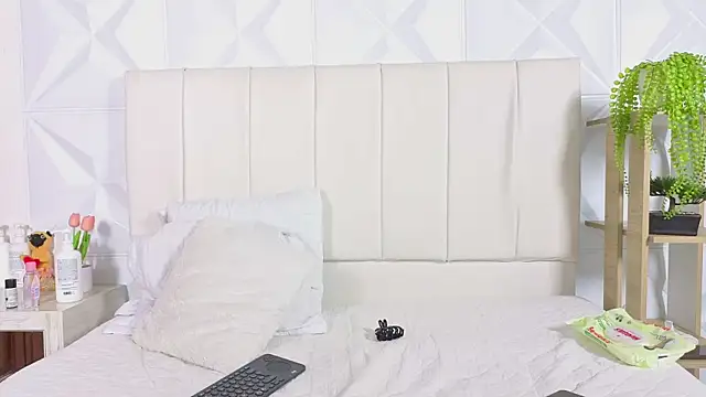 Emily_and_Sebastiannn webcam