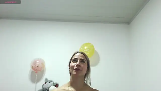 Valery_Molinafg live cam on StripChat