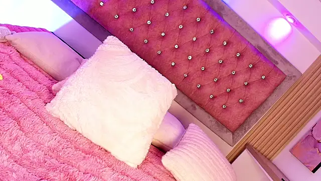 MylaDreams live webcam show