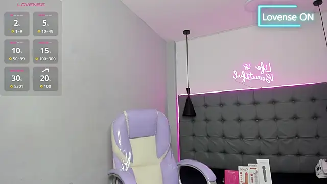 scarletcherry18 live webcam show