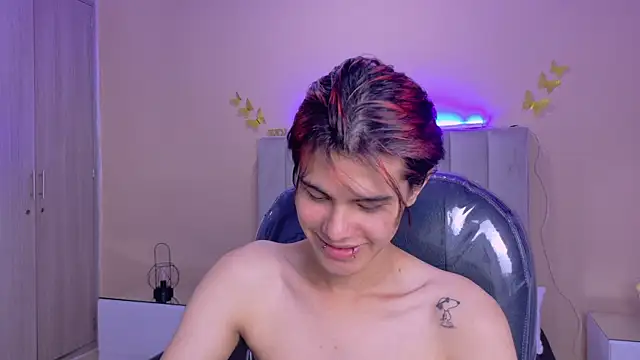 derek_sinn (M twink) - spanking the ass until it is red 😈