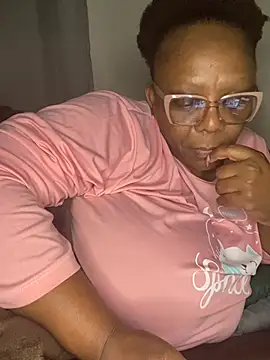 BoobsQueeen live webcam show