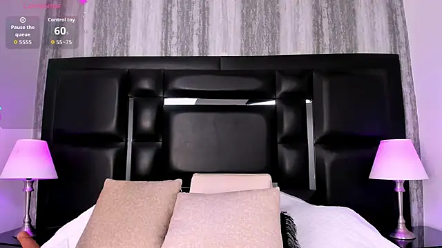TyraKayne webcam