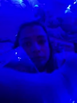 UrHellBri-L live webcam show