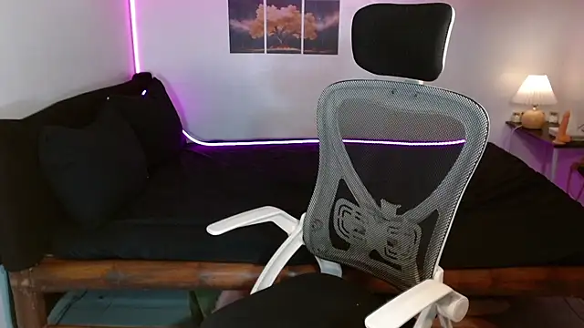 MollyButcher webcam