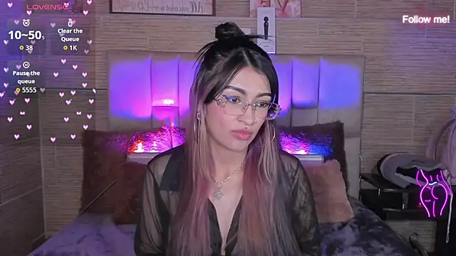 mia_devine_ webcam