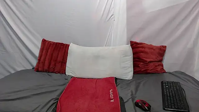 NikkyJigglesX webcam