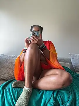 curvydesire1 (F young) - Let’s get wild Daddy + hot 🥵 video