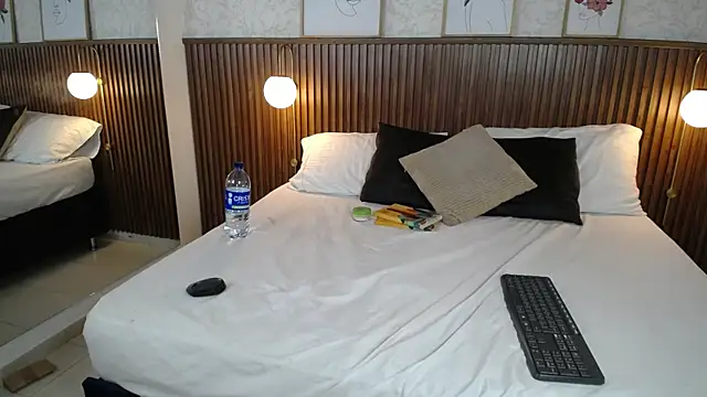 Ariana_Wayne webcam