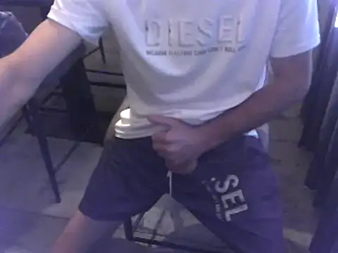 hornyman18cm39 live cam