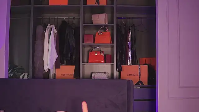 monique_celeste's live room