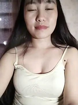 Cherry-squirtt live cam on StripChat