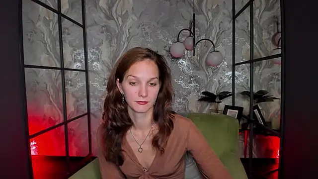MirandaGlow live cam on StripChat