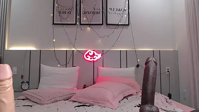 MomoMoonxxx webcam